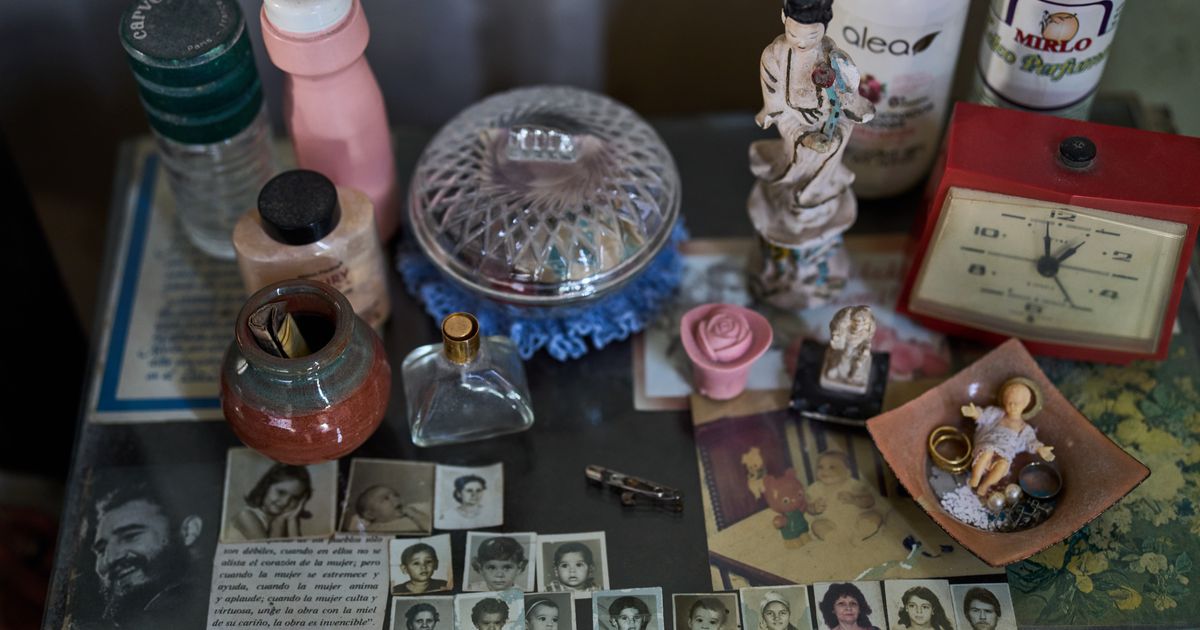 Photos capture elderly Cubans coping with deepening economic crisis