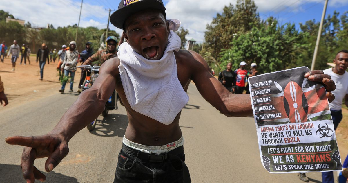 Hundreds of youths protest outside Kenya's Ebola quarantine center for US citizens