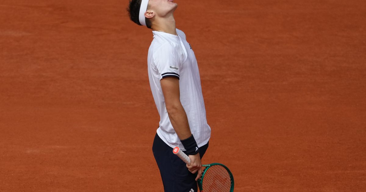 Zverev beats Mensik in French Open semifinals and will face Cobolli for elusive Grand Slam title