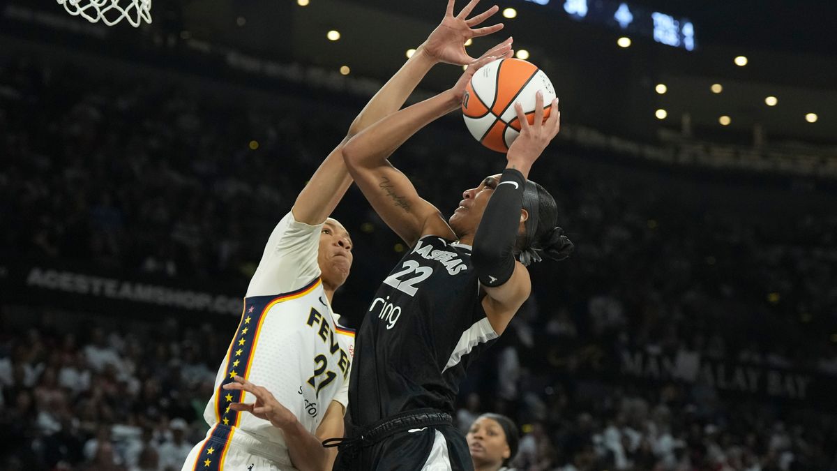 Kelsey Mitchell scores 34 points, leads Fever to Game 1 upset win over  Aces, 89-73 :: WRAL.com