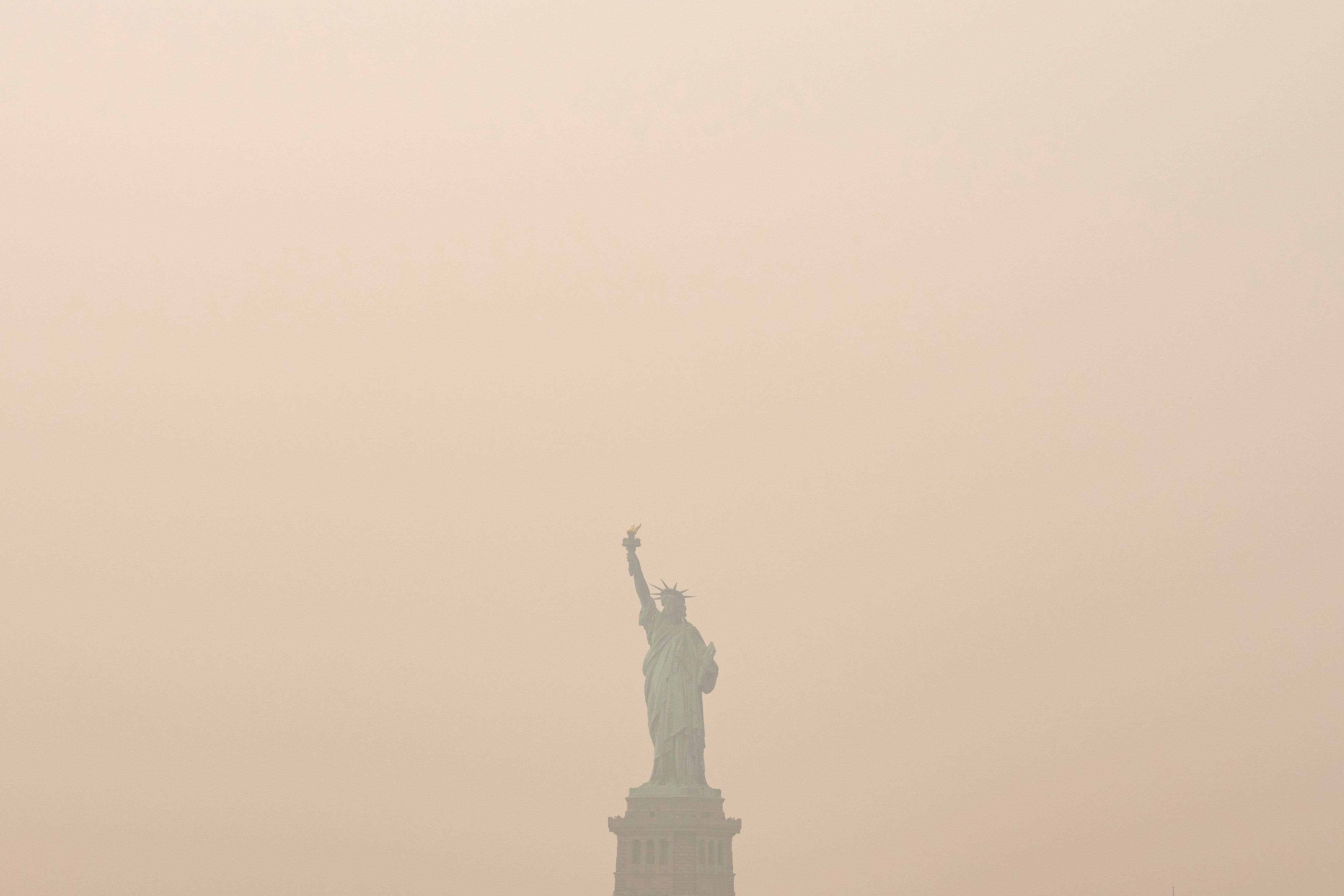 Heavy smoke from wildfires is darkening skies from the US Midwest to the East Coast , in photos