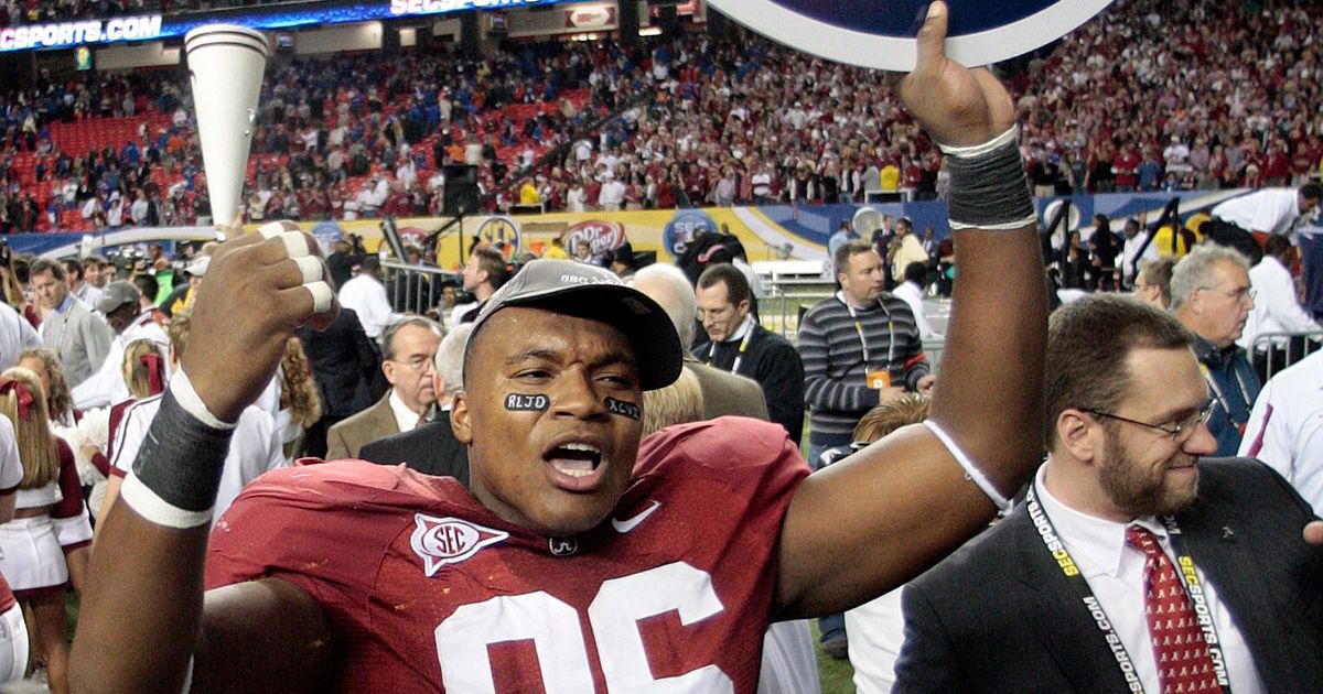 Prosecutors say makeup, wigs helped former Alabama tackle impersonate NFL players in $20M fraud