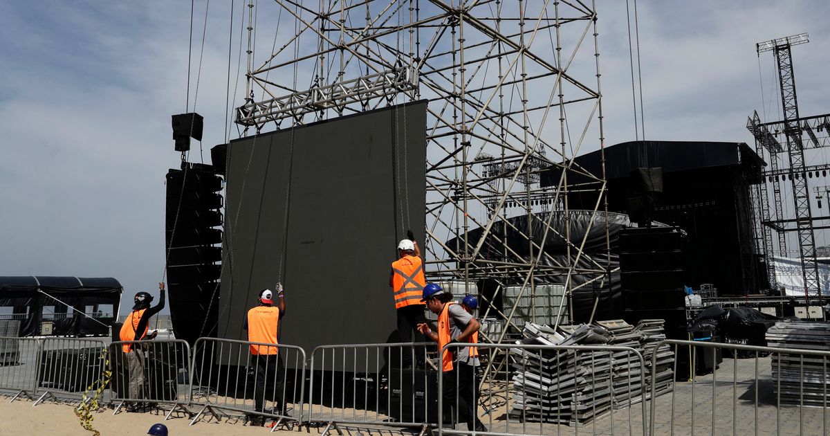 Construction of the stage for Shakira’s concert in Brazil resumes after worker’s death
