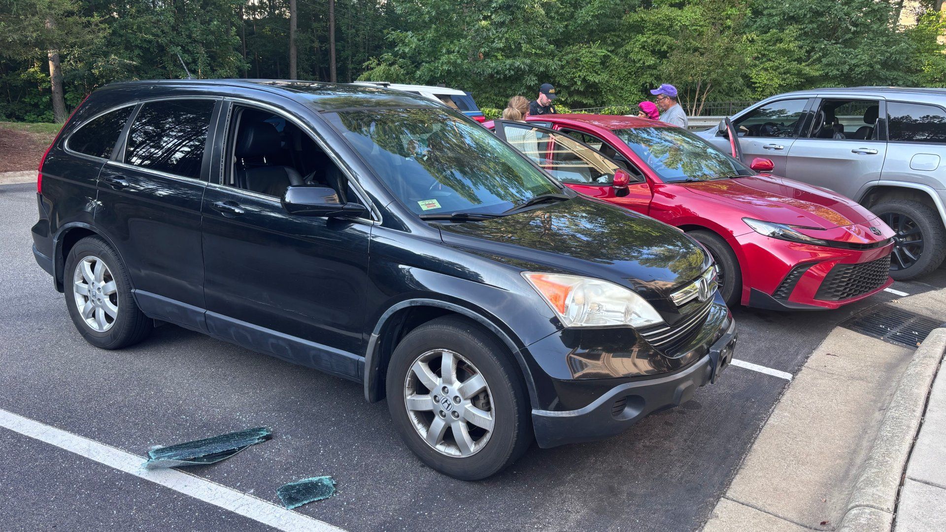 More than 20 vehicles broken into at Raleigh apartment complex , police investigating