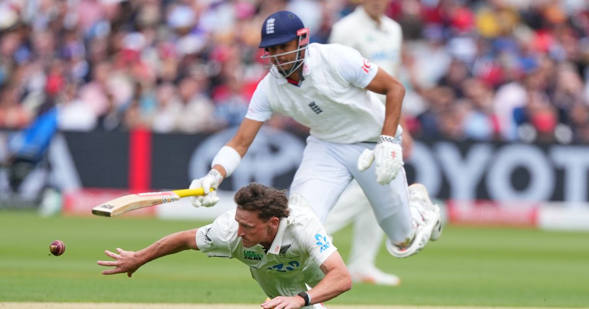 New Zealand 36-3 chasing 254 after England removes Williamson late on day two