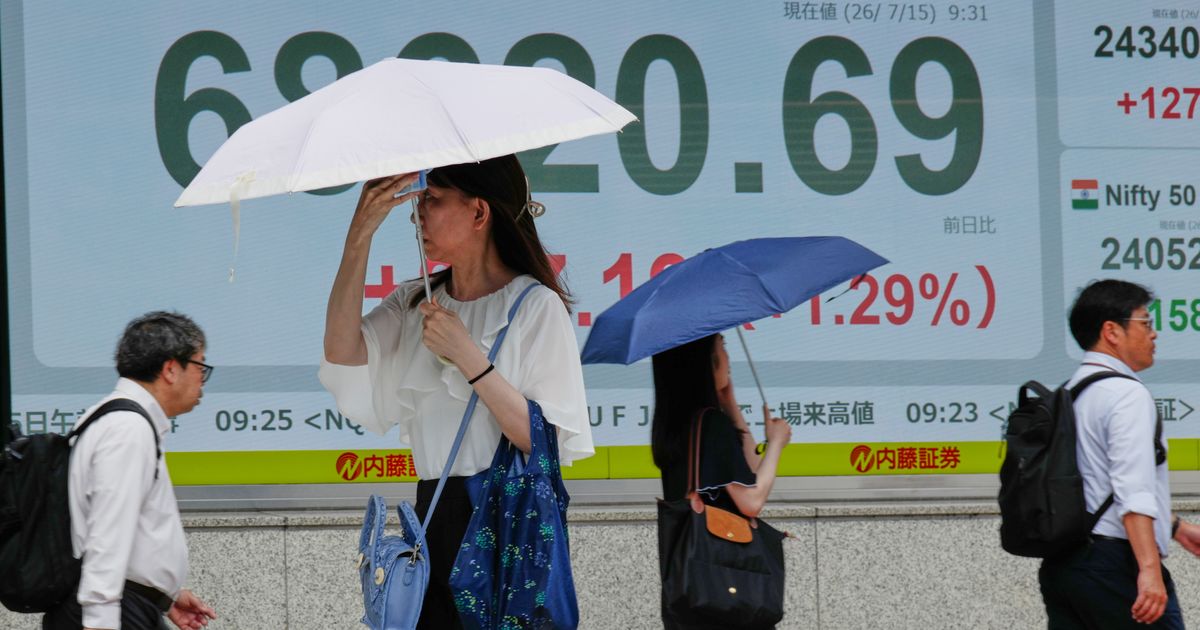 The sell-off for AI stars worsens, while oil prices keep jumping
