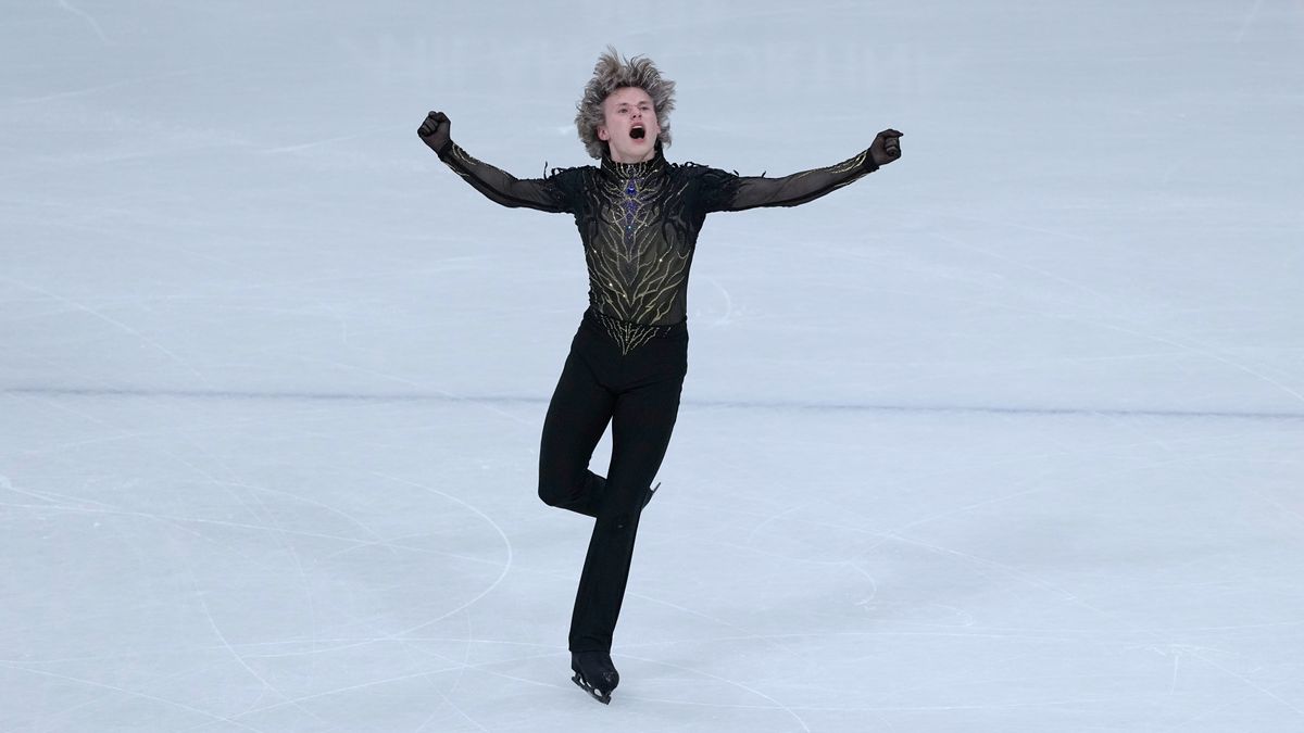 Ilia Malinin's stunning free skate secures US figure skating team gold at  Milan Cortina Olympics :: WRAL.com