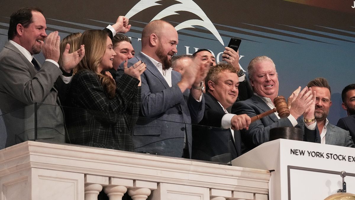 Wall Street sinks as Trump threatens 8 European countries with tariffs over Greenland :: WRAL.com