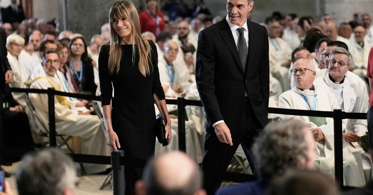 Spanish judge orders prime minister's wife to face corruption trial and surrender her passport