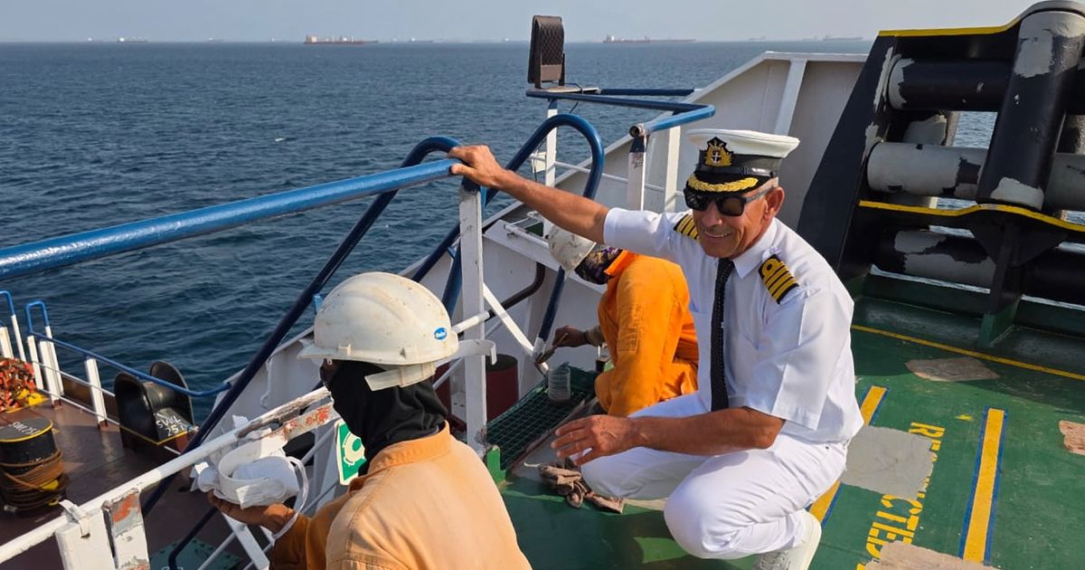 An Iraqi captain keeps sailing despite the threat of attack amid regional war