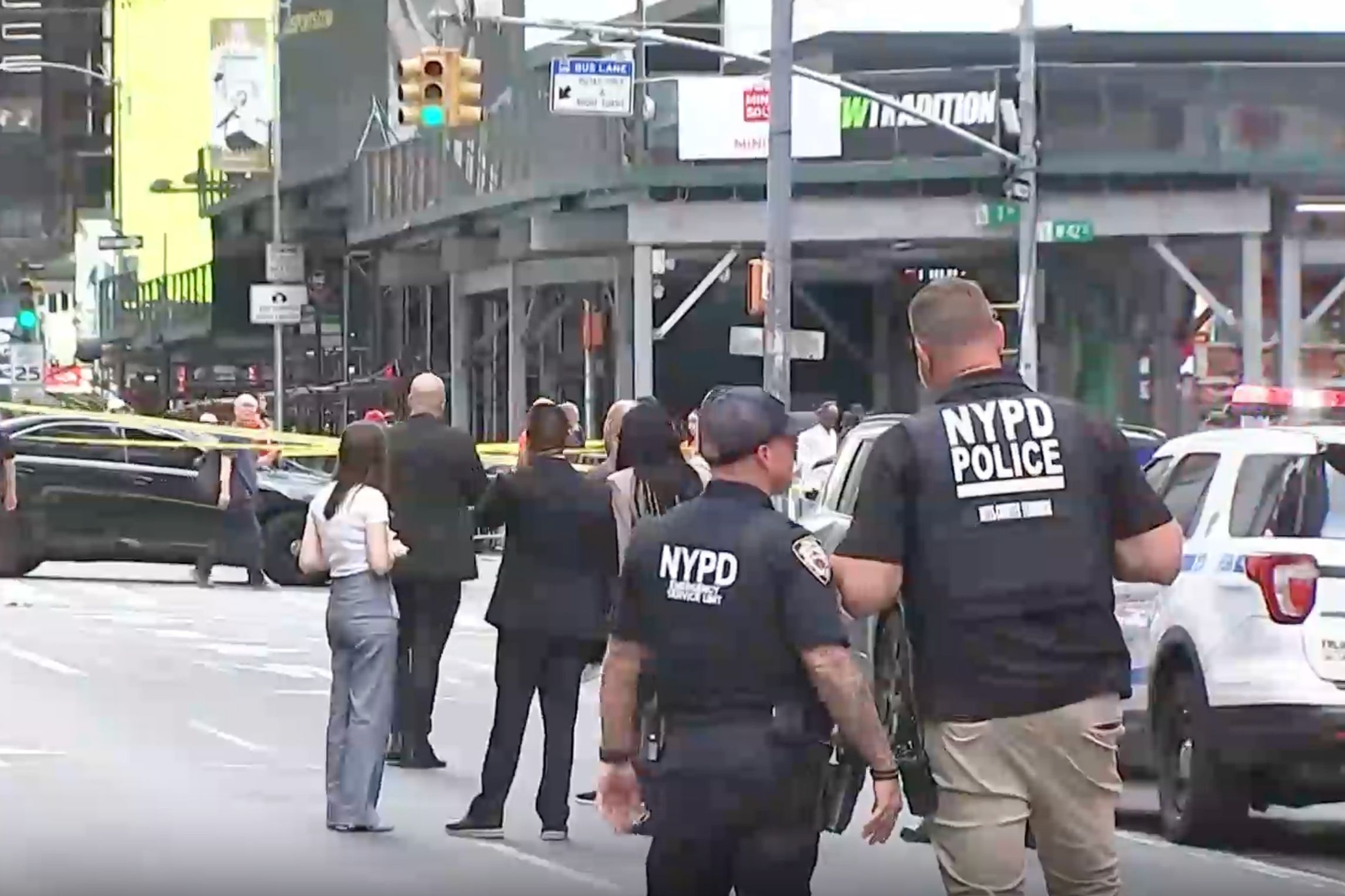 Woman randomly stabs 2 people in New York City Times Square , killing 1 , then is killed by police