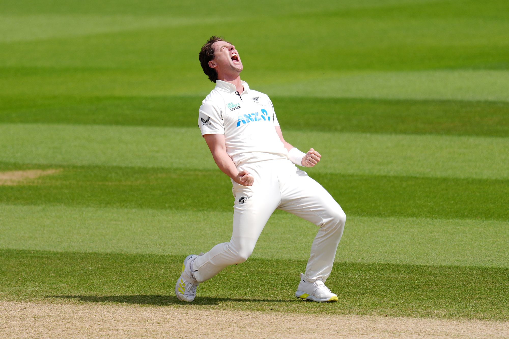 New Zealand crush England by 253 runs in 2nd test at The Oval as Henry rips through the tail