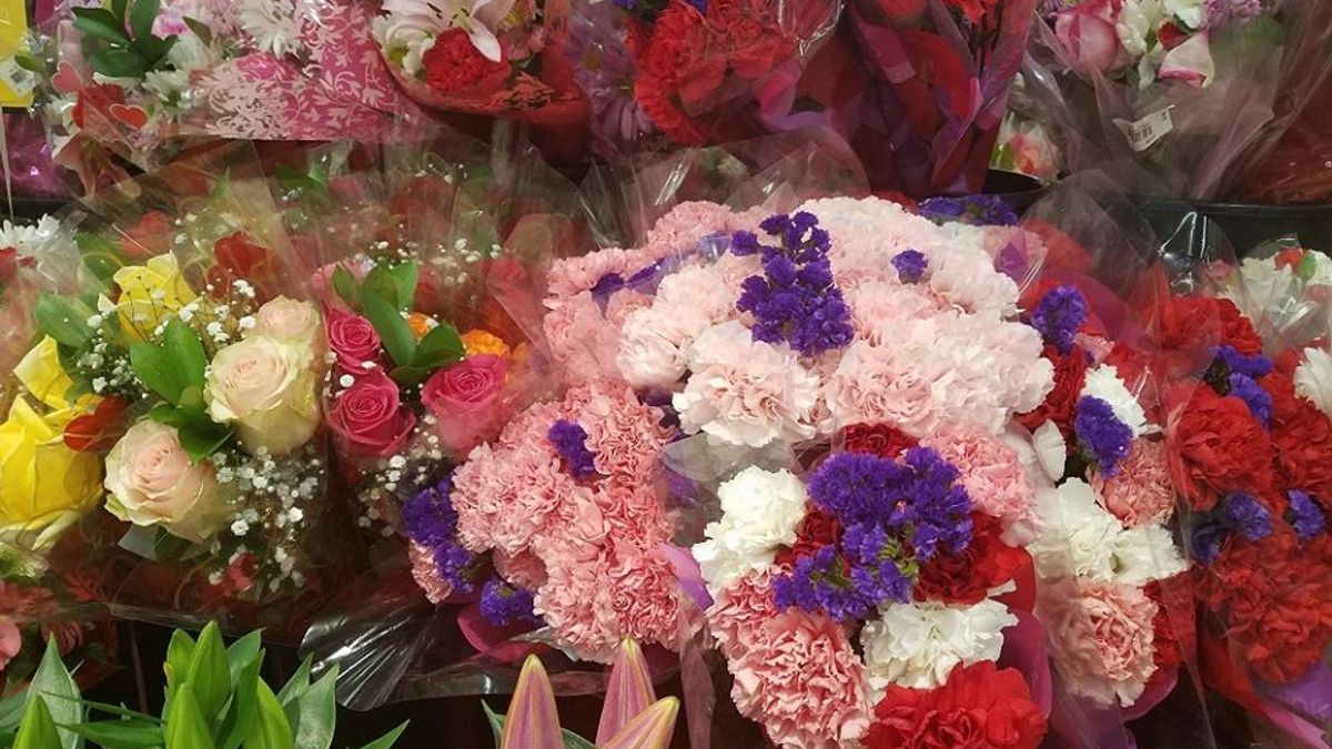 wral.com - Faye Prosser, WRAL Smart Shopper contributor - Mother's Day Deals 2026: Flowers, restaurant, retail and gift card bonus offers