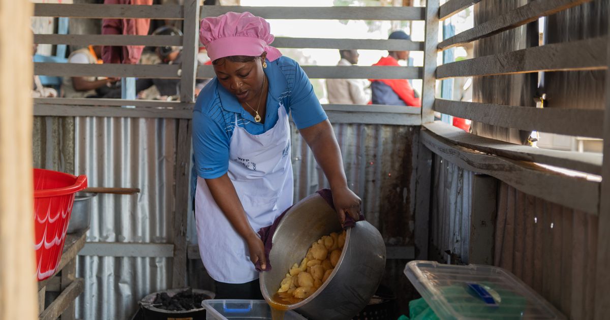Volunteers serve comfort food in a worrying Ebola outbreak