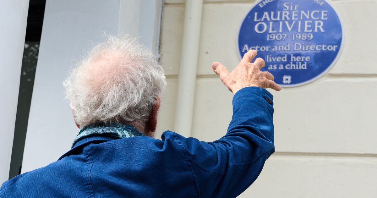 Laurence Olivier is honored with a plaque at his London childhood home