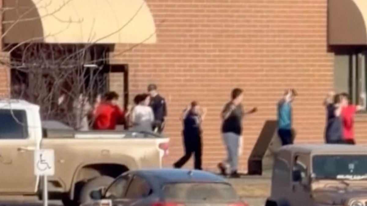 캐나다 밴쿠버 인근 고교 총격, 9명 사망·25명 부상…용의자 숨진 채 발견