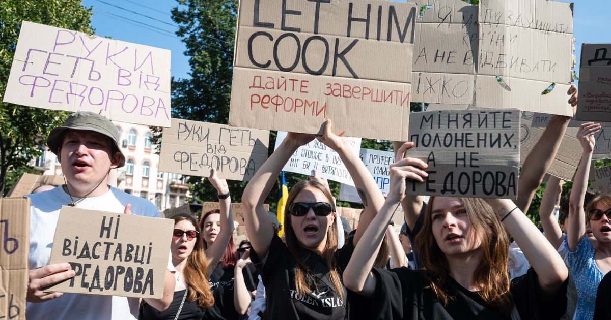 Ukrainians protest Zelenskyy's ouster of his popular defense minister