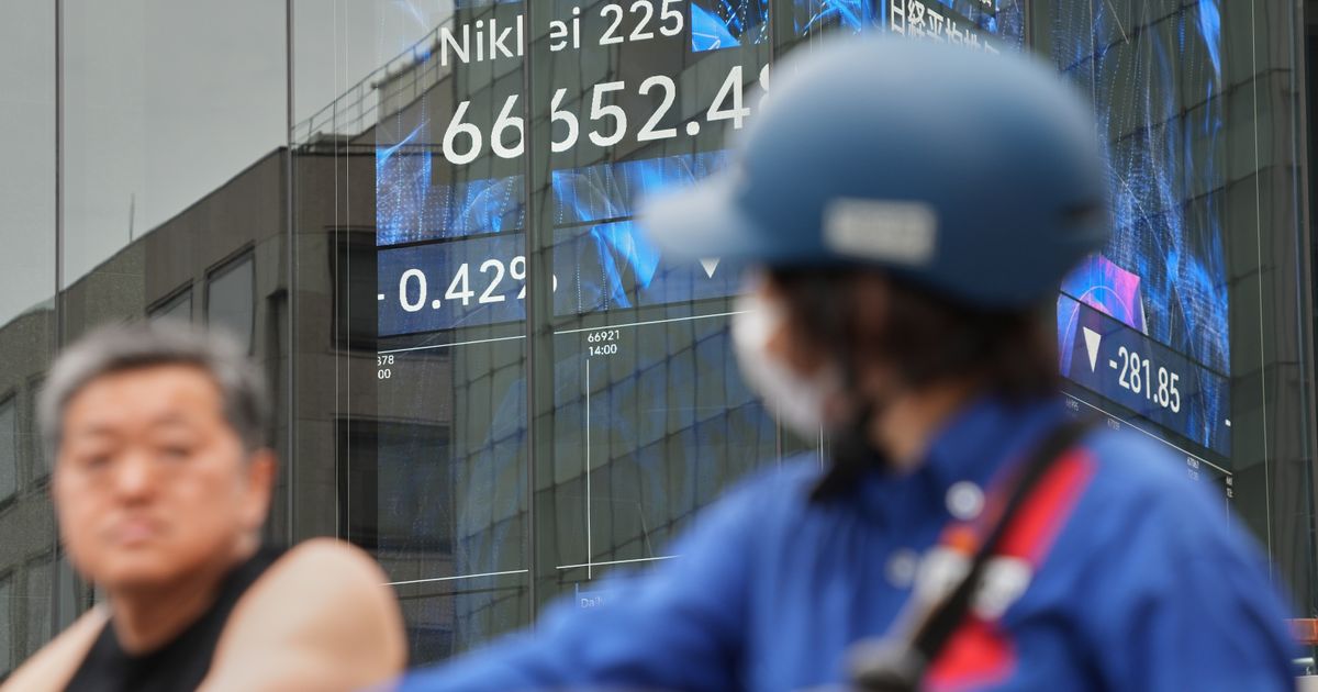 Oil prices climb back toward $100, and the record-breaking rally for US stocks stalls