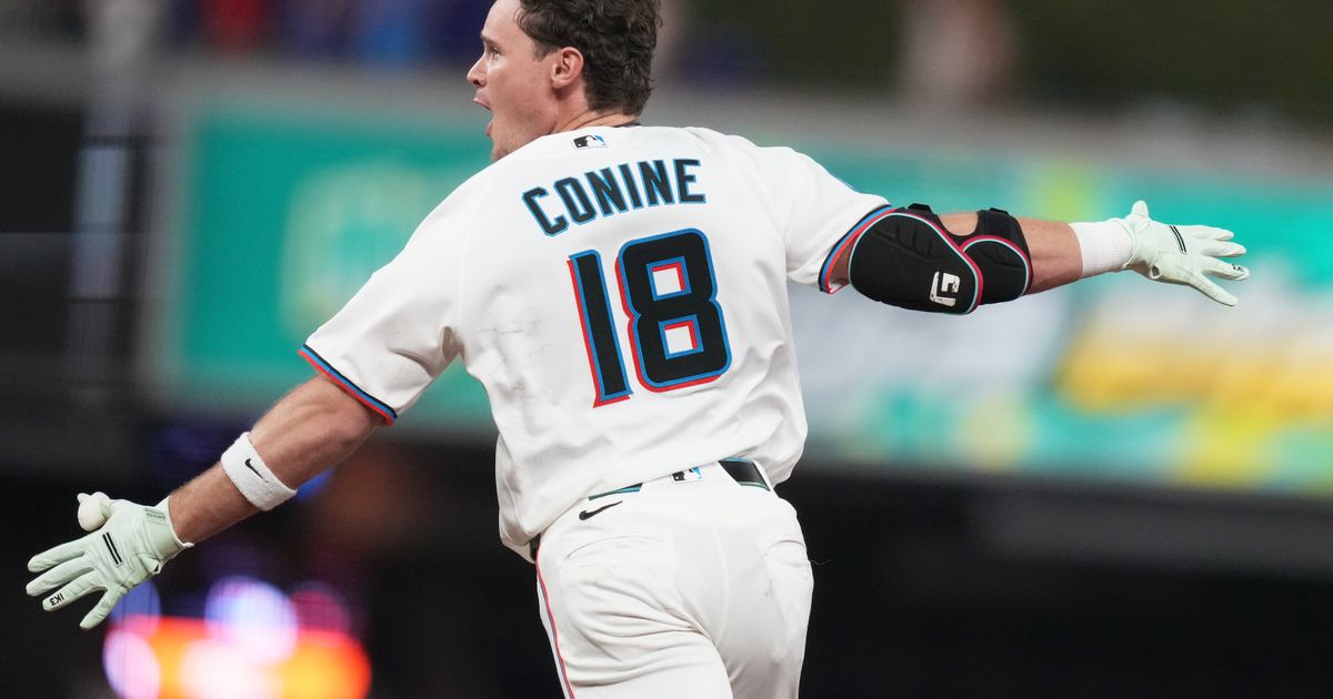 Miami Marlins' Griffin Conine (18) reacts after hitting a walk off single to score Heriberto Hernández and defeat the