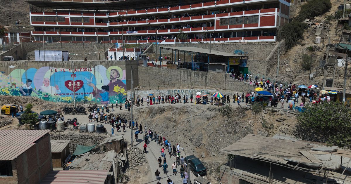 Peru’s interim president defers $3.5 billion fighter jet purchase to the next government