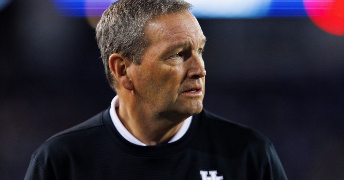 Retiring Kentucky AD Mitch Barnhart won’t take new high-paying role at school