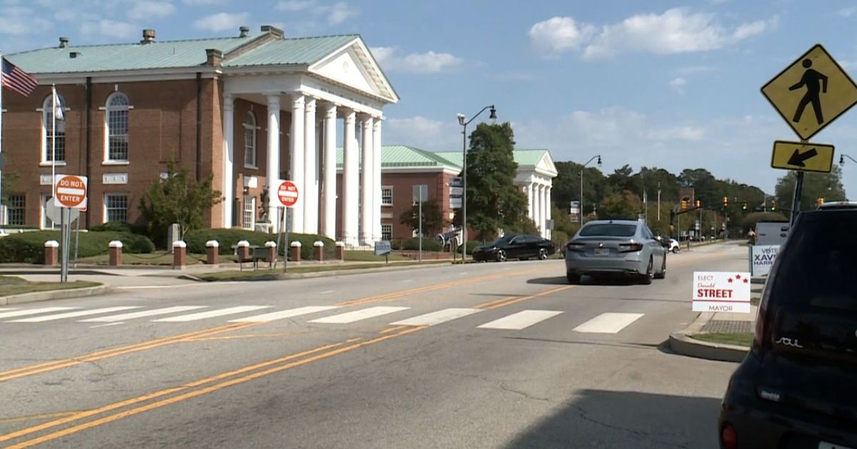 Water slowly restored in the town of Nashville after water emergency