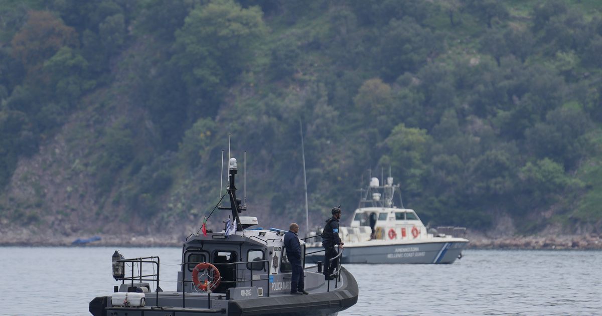 Capsizings cause the deaths of 12 migrants off Greek islands