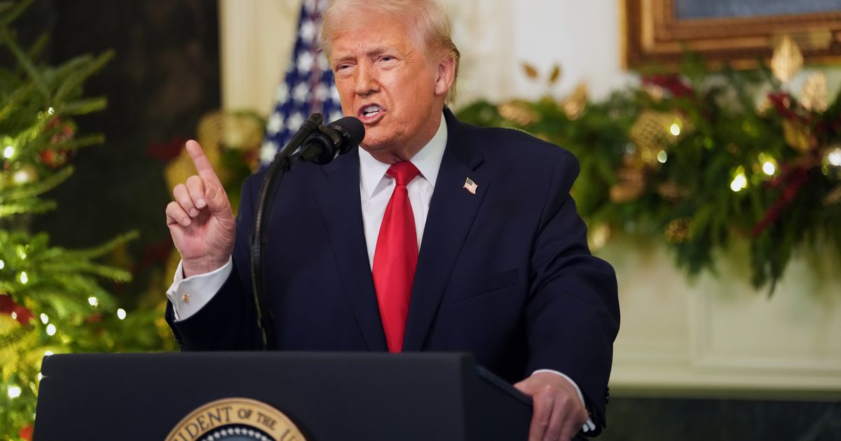 Trump in White House speech: US economy is strengthening, checks for some military members