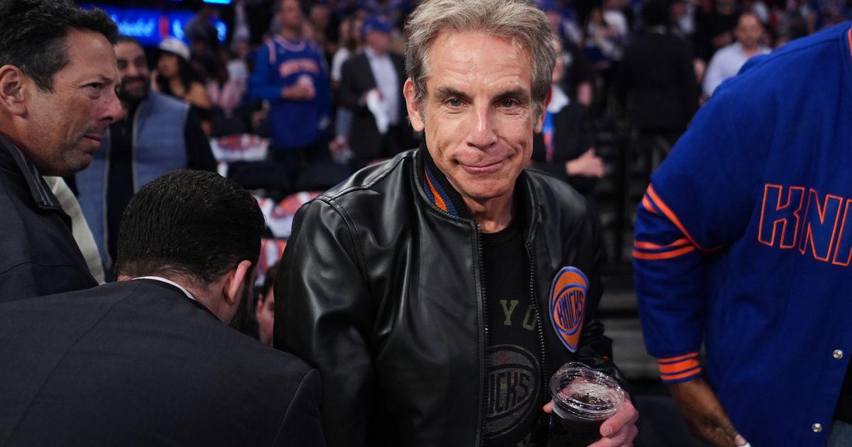 Ben Stiller welcomes a photo with Mike Brown's wife, after Knicks coach said she was afraid to ask