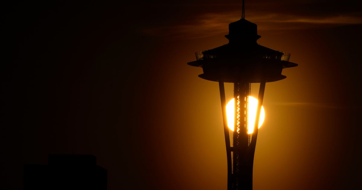 Seattle police are searching for two men who parachuted from the Space Needle