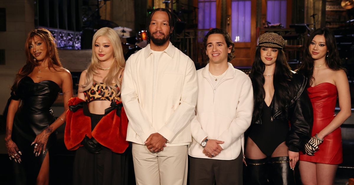 Jalen Brunson Hosts SNL Season Premiere with Knicks Teammates