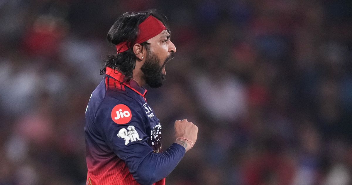 Gujarat scores 155-8 against Bengaluru in the Indian Premier League final