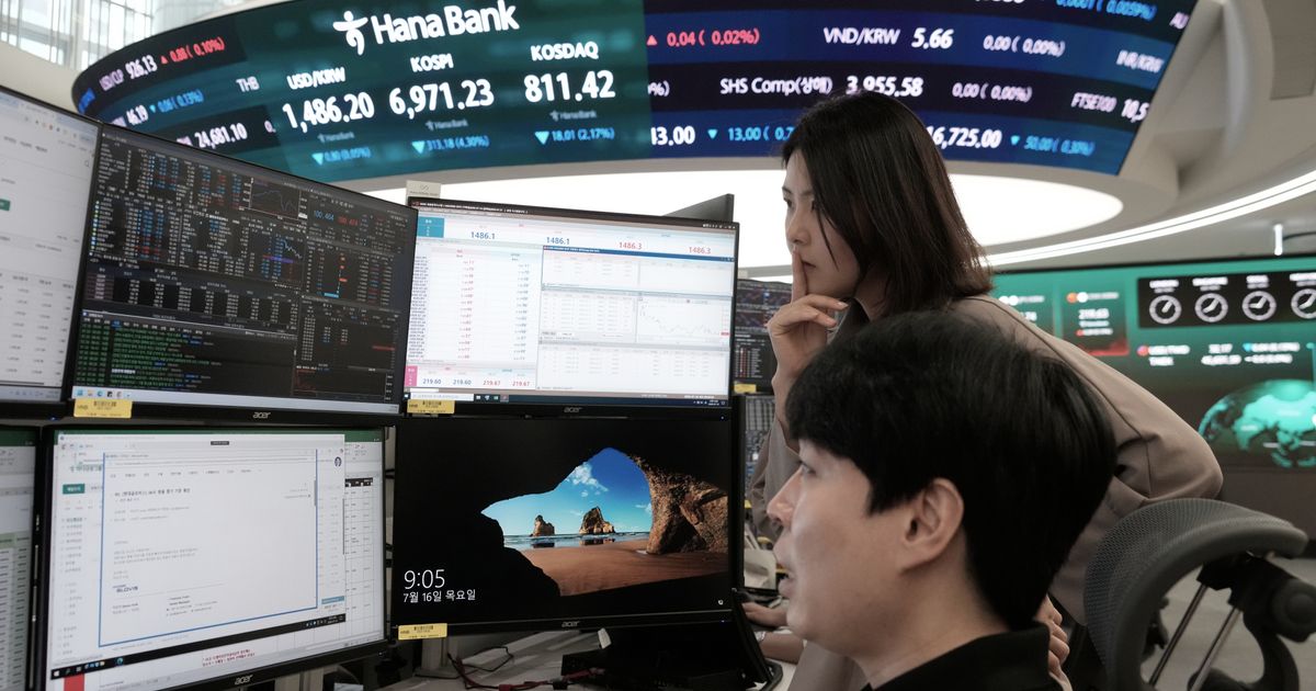 Slumping AI stocks overshadow gains for the rest of Wall Street, while oil prices drift