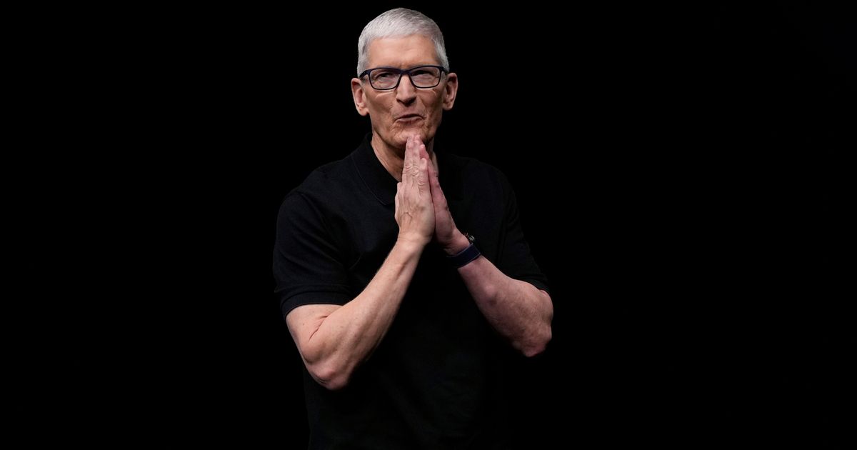 Tim Cook will step down as Apple CEO and hand reins over to the iPhone maker’s hardware leader