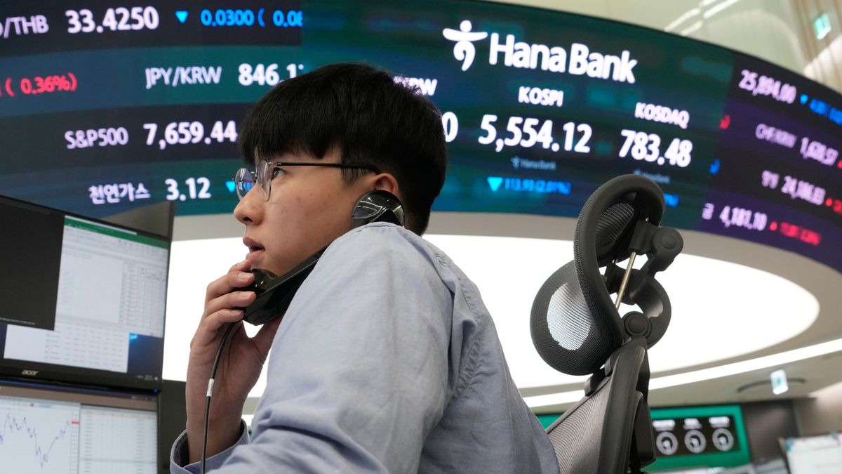 A currency trader talks on the phone at the foreign exchange dealing room of the Hana Bank headquarters in Seoul, South Korea, Monday, Oct. 19, 2026. (AP Photo/Ahn Young-joon)