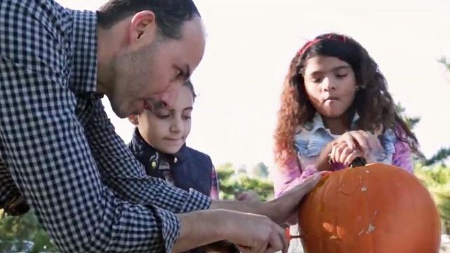 Use correct tools to stay safe while carving pumpkins