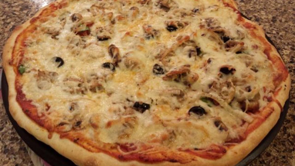 Homemade veggie pizza