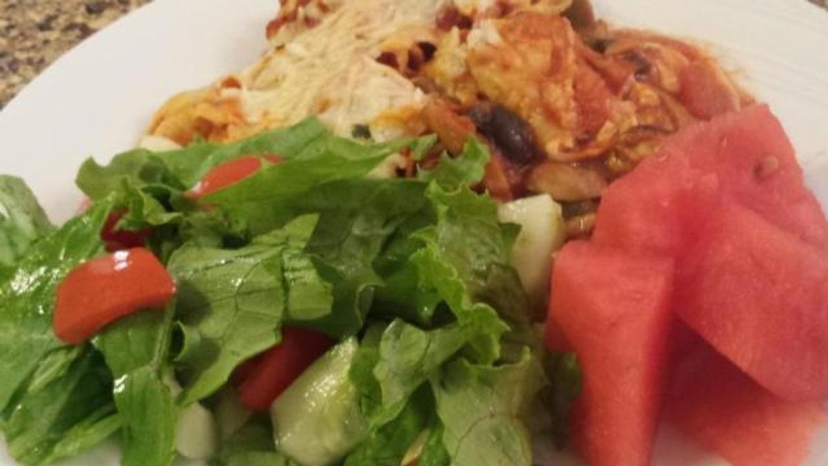 Baked ravioli with salad