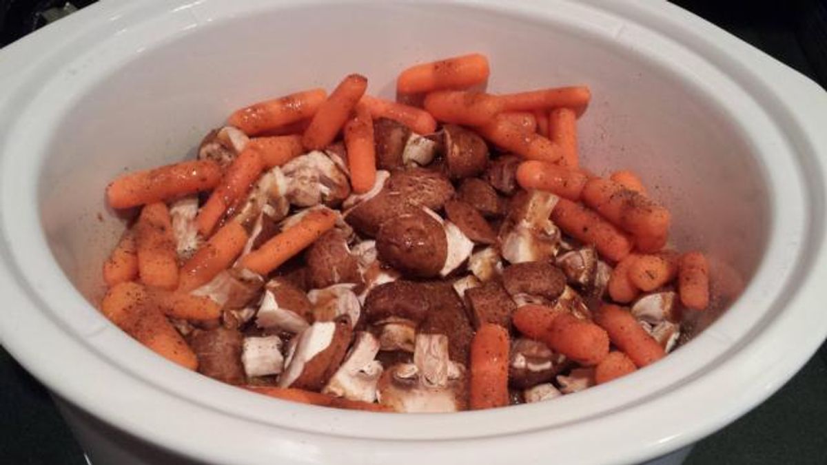 Slow cooker garlic balsamic chicken with carrots and portabella mushrooms