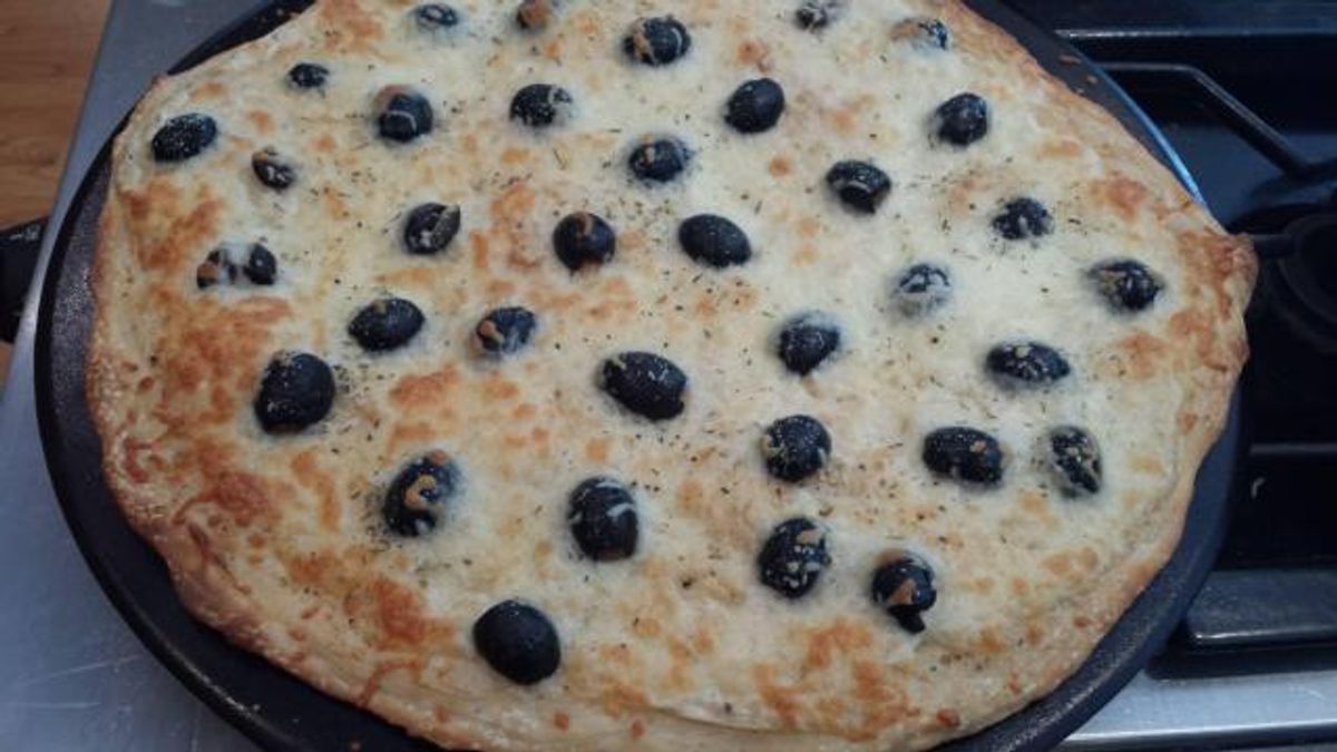 Homemade alfredo and olive pizza