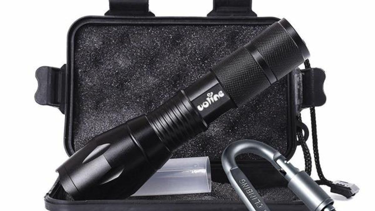 Tactical LED flashlight
