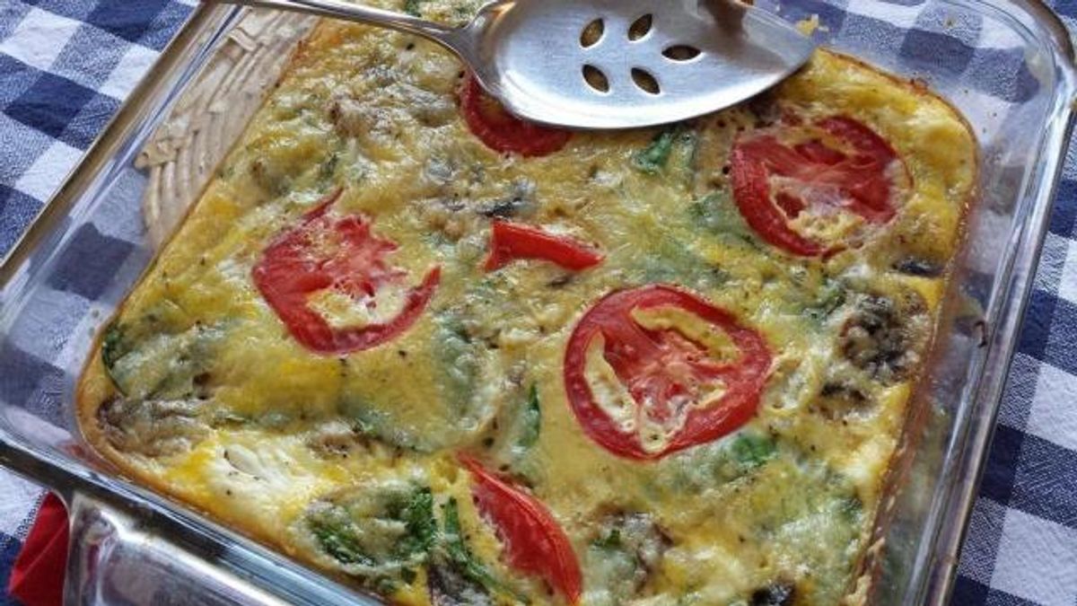 Spinach, mushroom & tomato breakfast bake