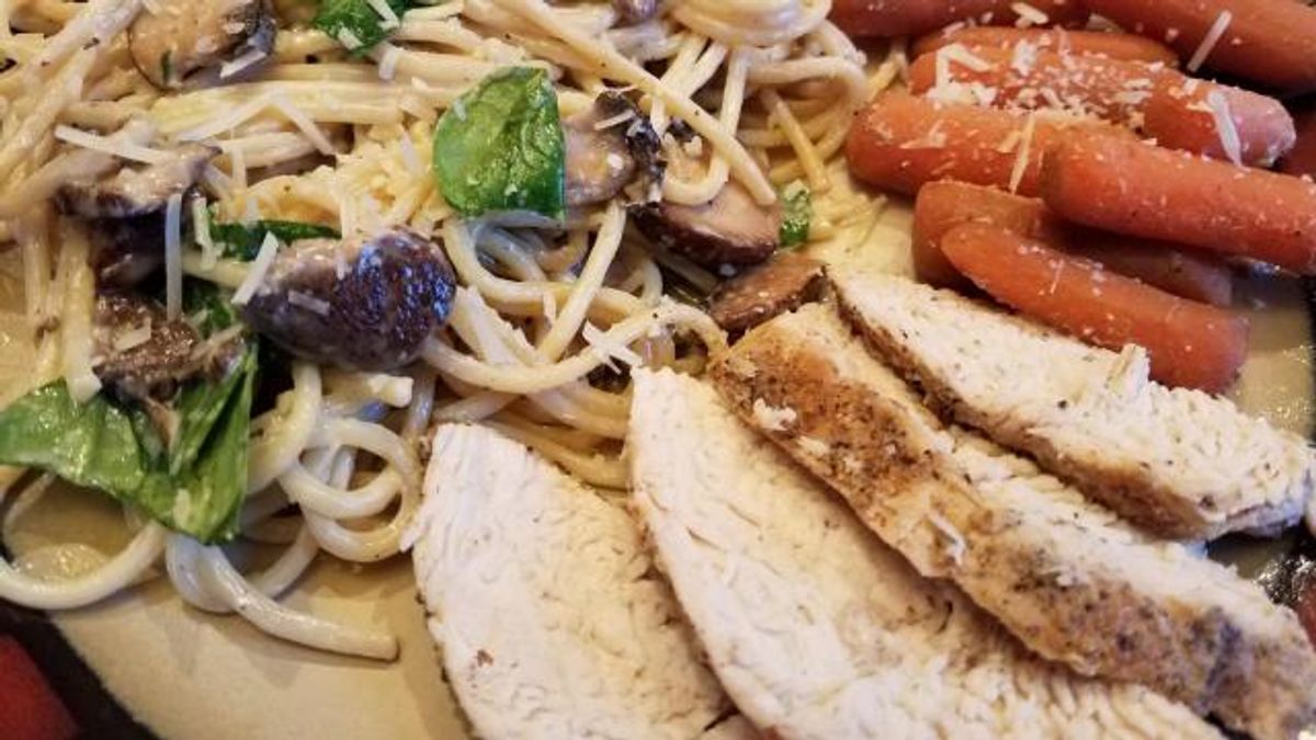 Turkey with carrots and creamy pasta