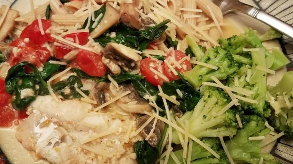 Garlic butter cod with spinach, tomatoes and mushrooms