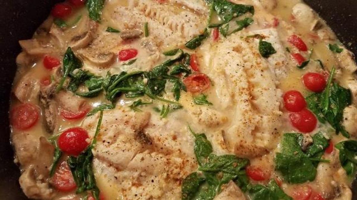 Garlic butter cod with spinach, tomatoes and mushrooms