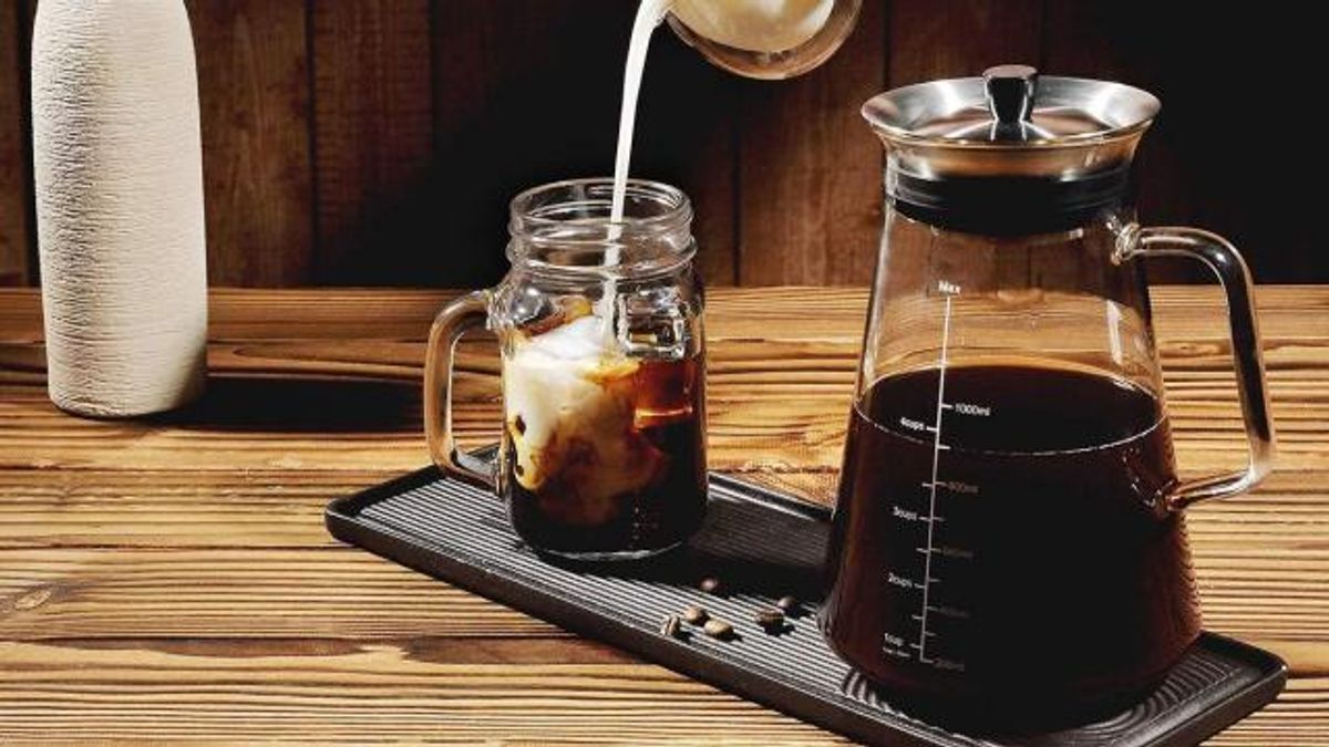 Cold Brew Iced Coffee Maker