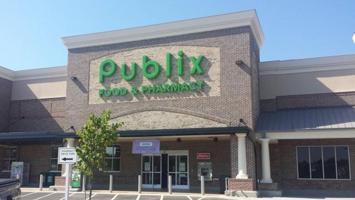 Publix store front in Wake Forest, NC