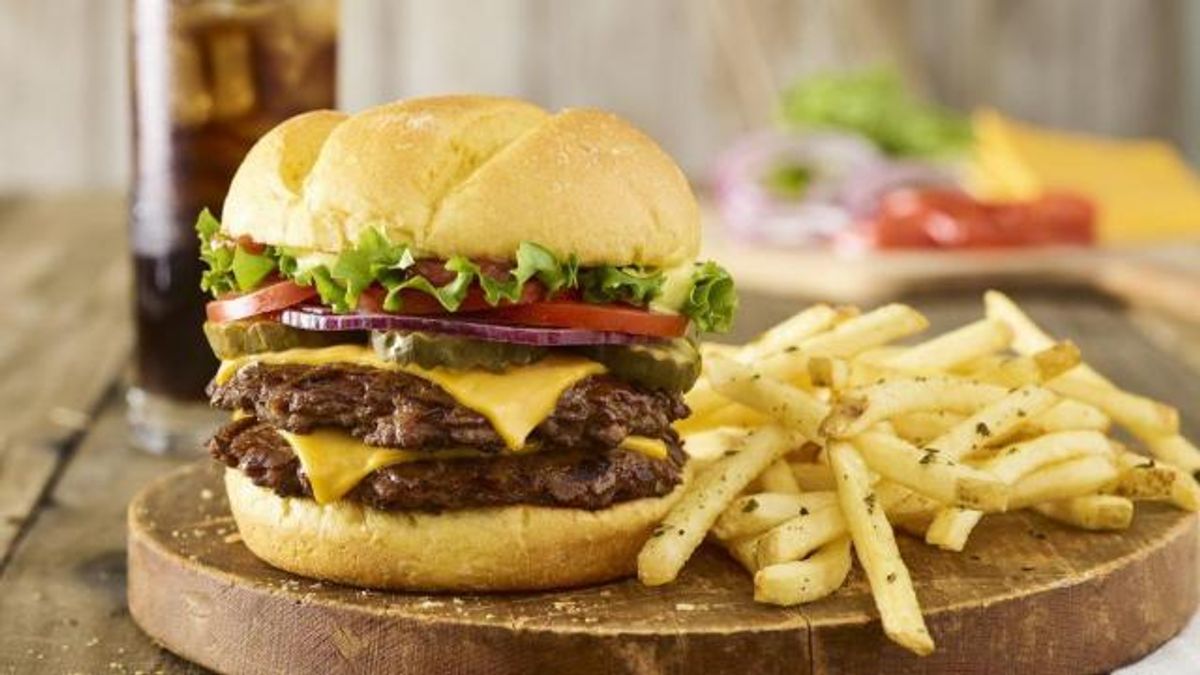 Smashburger Double Classic Burger (photo courtesy Smashburger)