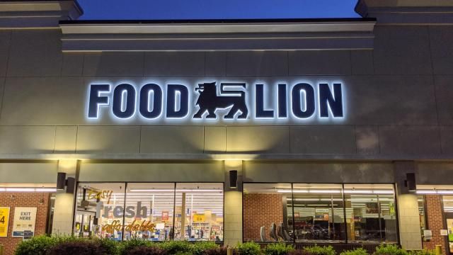 Save on Food Lion Non-Stick Aluminum Foil Order Online Delivery
