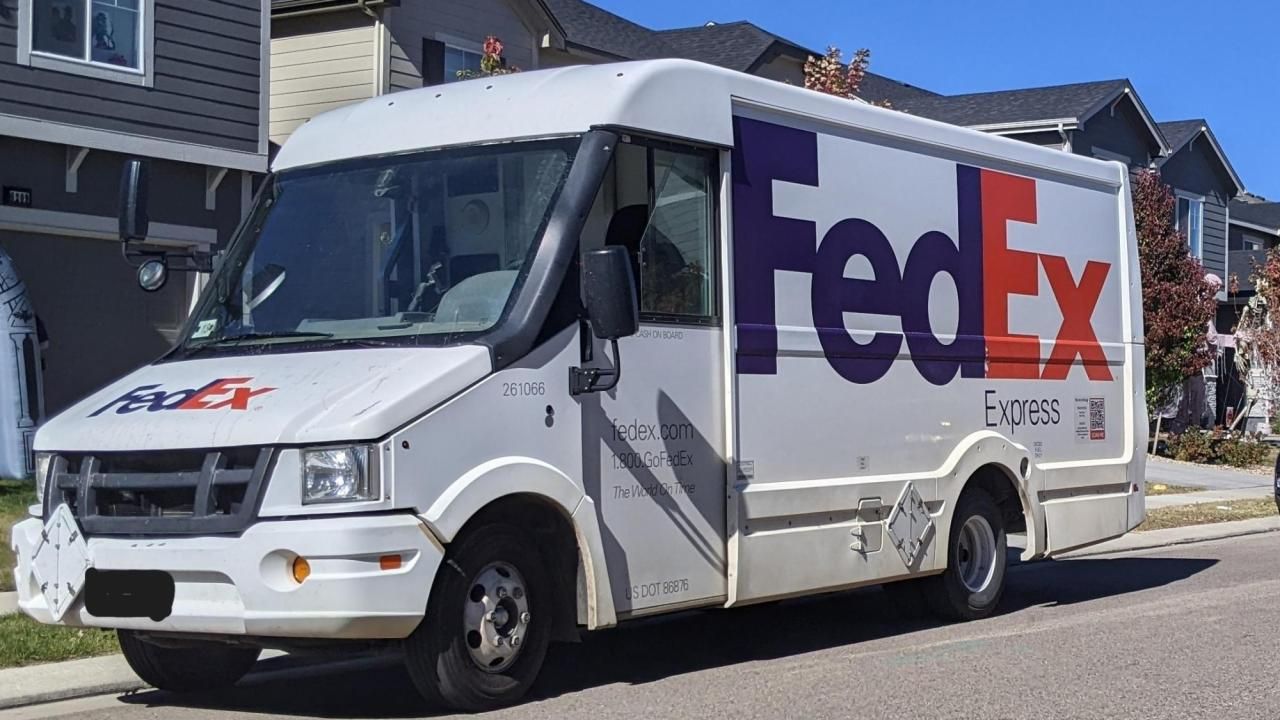 Deadlines for 2023 holiday shipping with USPS, FedEx, UPS